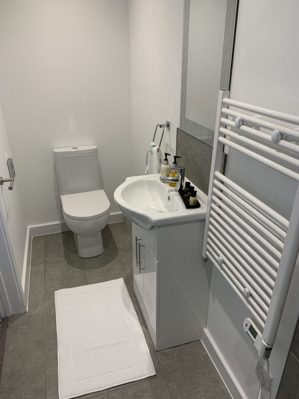 Hedgehog Cottage, Ardley Cottages, Bathroom, Suffolk